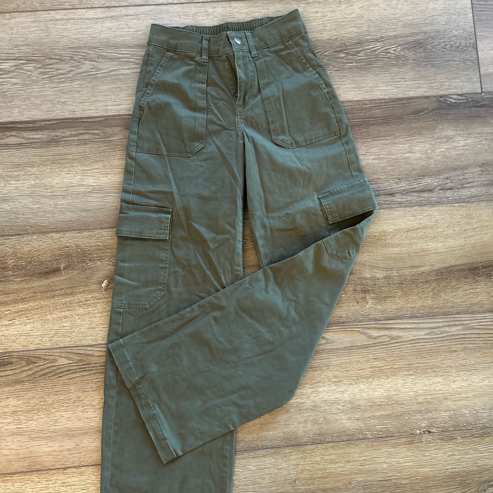 ARMY GREEN CARGO JEANS
